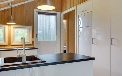 Uolevi - 200M from the Sea: Piso, Pared, Suelo, Diseño De Interiores, Madera, Techo, Suelos De Madera, Encendiendo, Mueble, Suelo Laminado