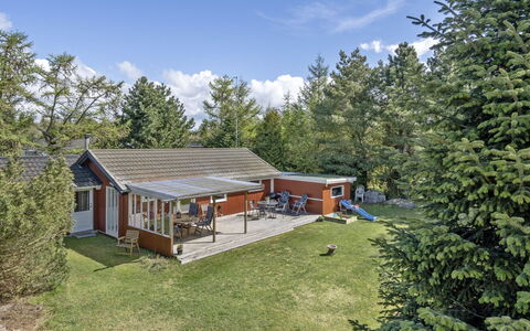 Delma - 750M from the Sea: Madera, Casa, Cabaña, Casa, Techo, Área Rural, Vía Muerta, Cuarto De Troncos, Edificios Del Jardín, Madera Dura