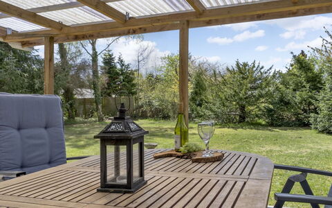 Delma - 750M from the Sea: Madera, Casa, Cabaña, Casa, Techo, Área Rural, Vía Muerta, Cuarto De Troncos, Edificios Del Jardín, Madera Dura