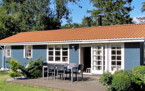 Nitis - 200M from the Sea: Madera, Casa, Cabaña, Casa, Techo, Área Rural, Vía Muerta, Cuarto De Troncos, Edificios Del Jardín, Madera Dura