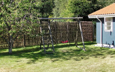 Nitis - 200M from the Sea: Madera, Casa, Cabaña, Casa, Techo, Área Rural, Vía Muerta, Cuarto De Troncos, Edificios Del Jardín, Madera Dura