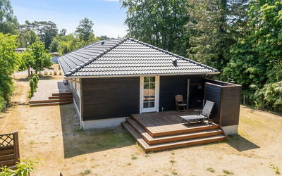 Auke - 100M from the Sea