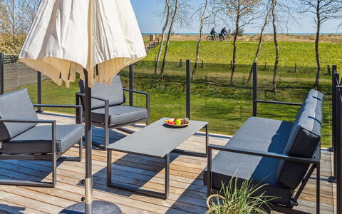 Engli - 90M from the Sea: Mueble, Mueble Para Exteriores, Silla, Mesa Al Aire Libre, Jardín, Madera Dura, Tablón, Brazo