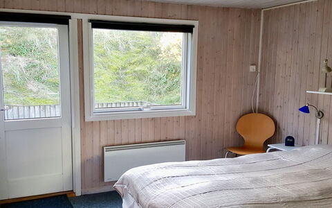 Gudrid - 500M from the Sea: Habitación, Cama, Sábana, Pared, Lecho, Madera, Diseño De Interiores, Suelo, Piso, Mueble