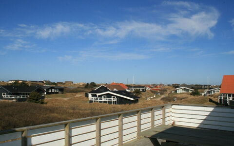 Ute - 200M from the Sea: Barrio Residencial, Techo, Suburbio, Entrada De Coches, Inmuebles, Tubo De Lámpara