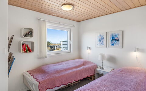 Ute - 200M from the Sea: Pared, Madera, Techo, Diseño De Interiores, Habitación, Suelo, Casa, Mueble, Cama, Habitación
