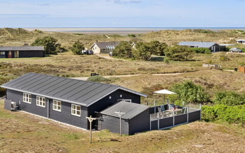 Anton - 1.5Km from the Sea: Cabaña, Casa, Casa, Techo, Porche, Inmuebles, Vía Muerta, Edificios Del Jardín, Casa De Campo, Yarda
