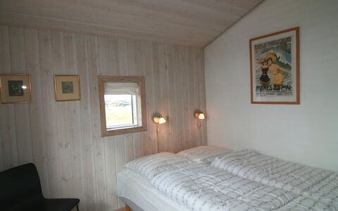 Benja - 200M from the Sea: Madera, Techo, Suelo, Piso, Diseño De Interiores, Habitación, Sábana, Cama, Lecho, Marco De La Cama