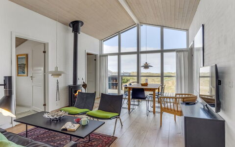 Benja - 200M from the Sea: Madera, Mueble, Techo, Diseño De Interiores, Piso, Suelo, Casa, Silla, Sala, Departamento