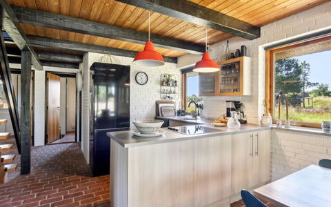 Jorinde - 2.8Km from the Sea: Madera, Cocina, Techo, Mueble, Diseño De Interiores, Mostrador, Piso, Aparato De Cocina, Habitación, Gabinetes