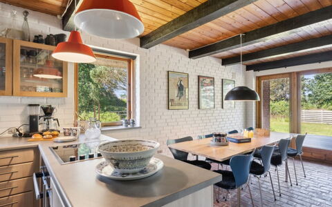 Jorinde - 2.8Km from the Sea: Madera, Techo, Diseño De Interiores, Mueble, Cocina, Casa, Lámpara, Mostrador, Cocina Y Comedor Mesa, Habitación