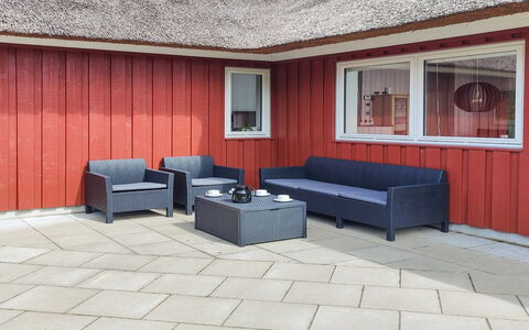 Lima - 3.5Km from the Sea: Techo, Casa, El Terreno Del Lote, Casa, Cabaña, Inmuebles, Edificios Del Jardín, Sombra, Cuarto De Troncos, Paisajismo