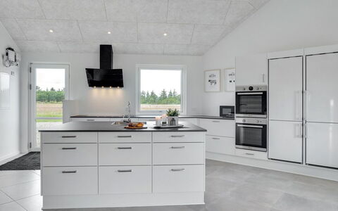 Fridel - 4Km from the Sea: Cocina, Piso, Mostrador, Techo, Aparato De Cocina, Gabinetes, Electrodoméstico, Estufa De Cocina, Diseño De Interiores, Electrodoméstico