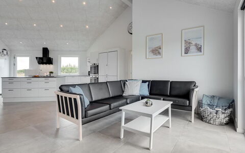 Fridel - 4Km from the Sea: Madera, Piso, Suelo, Mueble, Diseño De Interiores, Techo, Sala, Casa, Sofá