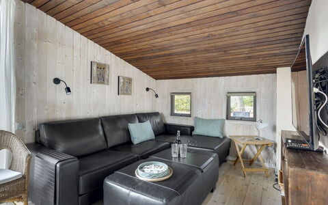 Saxi - 2.6Km from the Sea: Diseño De Interiores, Mueble, Piso, Sofá, Madera, Techo, Suelo, Sala, Habitación, Suelos De Madera