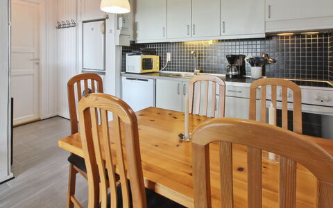 Gertruda - 2.3Km from the Sea: Piso, Madera, Diseño De Interiores, Techo, Suelo, Mueble, Cocina, Habitación, Mostrador, Electrodoméstico