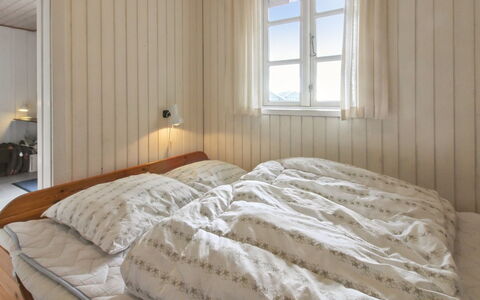 Gertruda - 2.3Km from the Sea: Madera, Habitación, Cama, Sábana, Suelo, Lecho, Piso, Linos, Diseño De Interiores, Marco De La Cama