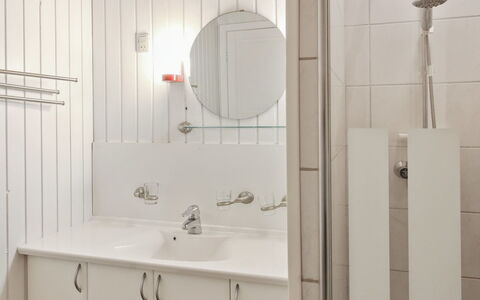 Gertruda - 2.3Km from the Sea: Lavabo Del Baño, Baño, Arreglo De Tubería, Lavabo, Pared, Piso, Diseño De Interiores, Grifo, Suelo, Plomería
