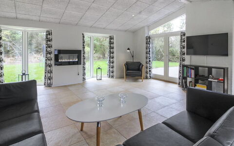 Vieno - 2.6Km from the Sea: Diseño De Interiores, Piso, Madera, Techo, Mueble, Suelo, Sala, Casa, Sofá, Habitación