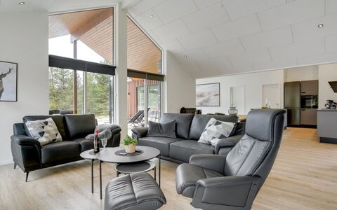 Heidi - 1Km from the Sea: Mueble, Diseño De Interiores, Sofá, Sala, Piso, Casa, Suelo, Silla, Comodidad
