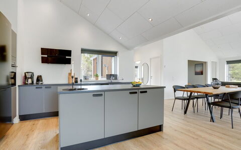Heidi - 1Km from the Sea: Piso, Diseño De Interiores, Cocina, Madera, Suelo, Mostrador, Mueble, Techo, Gabinetes, Aparato De Cocina