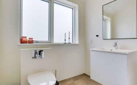 Heidi - 1Km from the Sea: Diseño De Interiores, Baño, Piso, Pared, Arreglo De Tubería, Suelo, Techo, Plomería, Grifo, Mueble De Baño