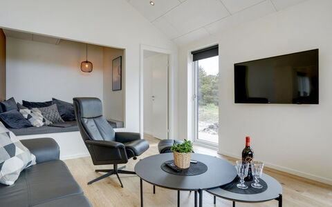 Heidi - 1Km from the Sea: Diseño De Interiores, Piso, Mueble, Madera, Techo, Suelo, Sofá, Sala, Habitación, Encendiendo