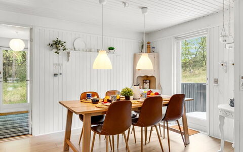 Galathea - 800M from the Sea: Mueble, Diseño De Interiores, Piso, Madera, Comedor, Lámpara, Techo, Cocina Y Comedor Mesa, Mesa, Suelos De Madera