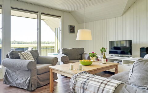 Brunon - 1.5Km from the Sea: Mueble, Piso, Madera, Diseño De Interiores, Techo, Suelo, Sofá, Sala, Silla, Habitación
