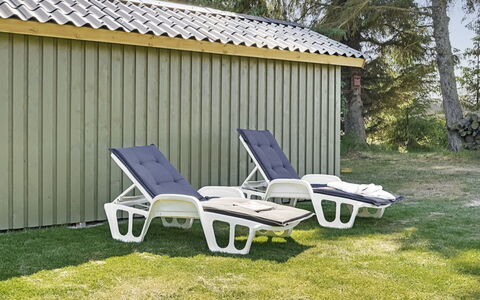 Brunon - 1.5Km from the Sea: Mueble Para Exteriores, Césped, Sombra, Sunlounger, Jardín, Diseño, Yarda, Silla, Patio Interior, Sillón