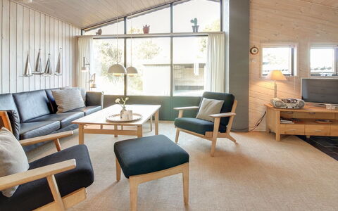 Pisana - 400M from the Sea: Mueble, Diseño De Interiores, Piso, Madera, Suelo, Techo, Sala, Sofá, Lámpara, Habitación
