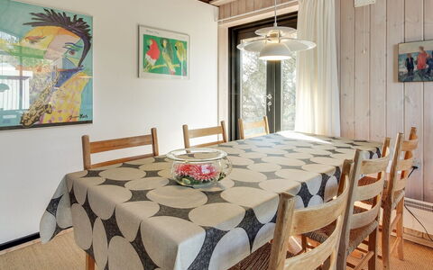 Pisana - 400M from the Sea: Mueble, Diseño De Interiores, Piso, Madera, Comedor, Silla, Mesa, Cocina Y Comedor Mesa, Suelo, Techo