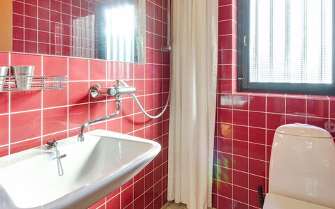 Pisana - 400M from the Sea: Baño, Arreglo De Tubería, Lavabo Del Baño, Lavabo, Diseño De Interiores, Piso, Grifo, Suelo, Plomería, Loseta