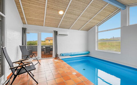 Petkana - 700M from the Sea: Casa, Casa, Techo, Barrio Residencial, Cabaña, Inmuebles, Casa De Campo, Césped, Paisajismo, Vía Muerta