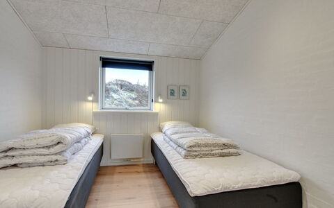 Jirina - 750M from the Sea: Habitación, Lecho, Cama, Sábana, Marco De La Cama, Congelación, Invierno, La Luz Del Día, Colchón, Landform Glaciales