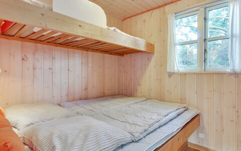 Svenja - 600M from the Sea: Madera, Habitación, Cama, Litera, Piso, Diseño De Interiores, Suelo, Sábana, Techo, Marco De La Cama