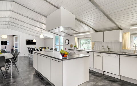 Janita - 800M from the Sea: Techo, Cocina, Diseño De Interiores, Mostrador, Piso, Electrodoméstico, Lámpara, Aparato De Cocina, Electrodoméstico