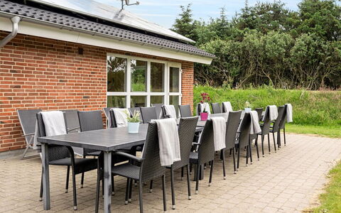 Janita - 800M from the Sea: Mueble, Mueble Para Exteriores, Silla, Mesa, Mesa Al Aire Libre, Cocina Y Comedor Mesa, Patio, Jardín, Estructura Al Aire Libre, Sombra