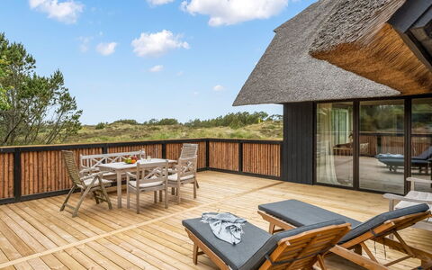 Reiko - 1.5Km from the Sea: Madera, Cubrir Con Paja, Cabaña, Madera Dura, Tablón, Suelos De Madera, Cubierta, Balcón, Eco Hotel, Maderas