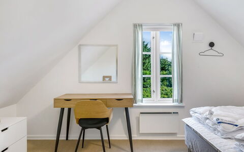 Thoran - from the Sea: Mueble, Diseño De Interiores, Piso, Madera, Suelo, Habitación, Cama, Techo, Encendiendo, Habitación