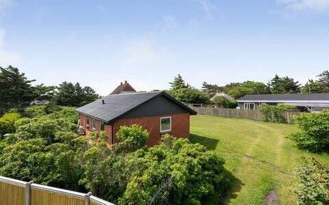Dværg - 350M from the Sea: Hierba, Techo, Casa, Arbusto, Casa, Área Rural, Cabaña, Cobertura Del Suelo, Jardín