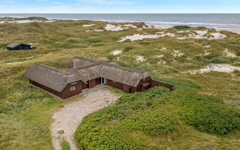 Nicolaus - from the Sea: Hierba, Casa, Techo, Casa, Cabaña, Arbusto, El Terreno Del Lote, Área Rural, Casa De Campo, Cobertura Del Suelo