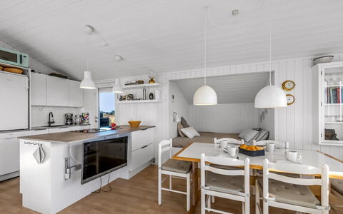 Thorgny - from the Sea: Piso, Cocina, Madera, Mueble, Diseño De Interiores, Suelo, Techo, Suelos De Madera, Mostrador, Cocina Y Comedor Mesa