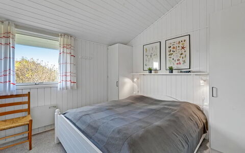 Thorgny - from the Sea: Madera, Habitación, Techo, Cama, Diseño De Interiores, Piso, Suelo, Mueble, Sábana, Lecho