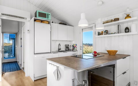 Thorgny - from the Sea: Cocina, Madera, Mostrador, Electrodoméstico, Aparato De Cocina, Piso, Diseño De Interiores, Techo, Suelo, Mueble