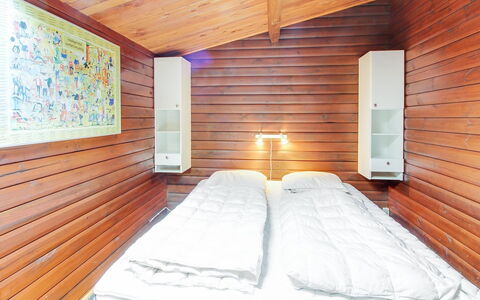 Svenne - 500M from the Sea: Madera, Techo, Suelo, Piso, Diseño De Interiores, Habitación, Madera Dura, Cama, Manchas De Madera, Suelos De Madera
