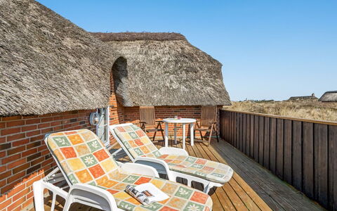 Slava - 250M from the Sea: Techo, El Terreno Del Lote, Cabaña, Casa, Área Rural, Cobertizo, Vía Muerta, Edificios Del Jardín, Cuarto De Troncos, \Choza