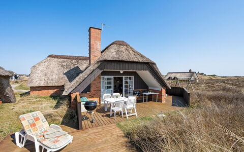 Slava - 250M from the Sea: Techo, El Terreno Del Lote, Cabaña, Casa, Área Rural, Cobertizo, Vía Muerta, Edificios Del Jardín, Cuarto De Troncos, \Choza