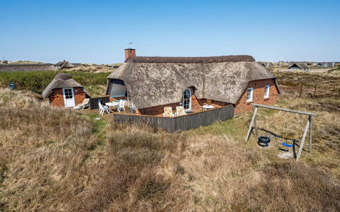 Slava - 250M from the Sea: Techo, El Terreno Del Lote, Cabaña, Casa, Área Rural, Cobertizo, Vía Muerta, Edificios Del Jardín, Cuarto De Troncos, \Choza