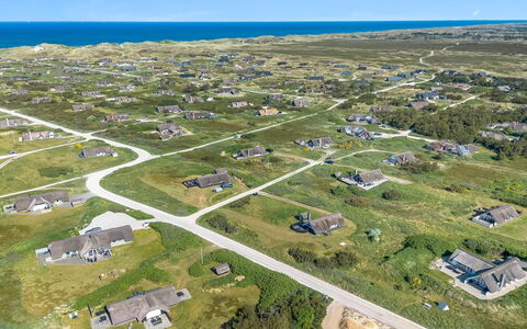 Franciska - 800M from the Sea: Techo, El Terreno Del Lote, Cabaña, Casa, Área Rural, Cobertizo, Vía Muerta, Edificios Del Jardín, Cuarto De Troncos, \Choza